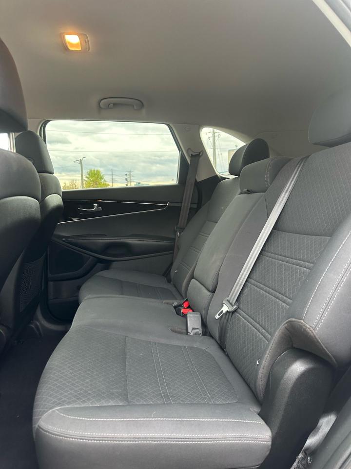 2018 Kia Sorento LX - Photo #9