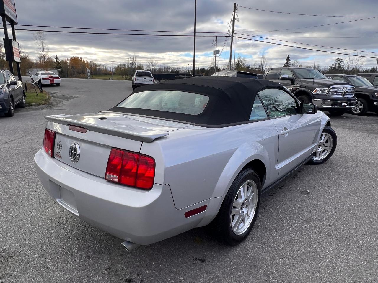 2008 Ford Mustang  - Photo #3