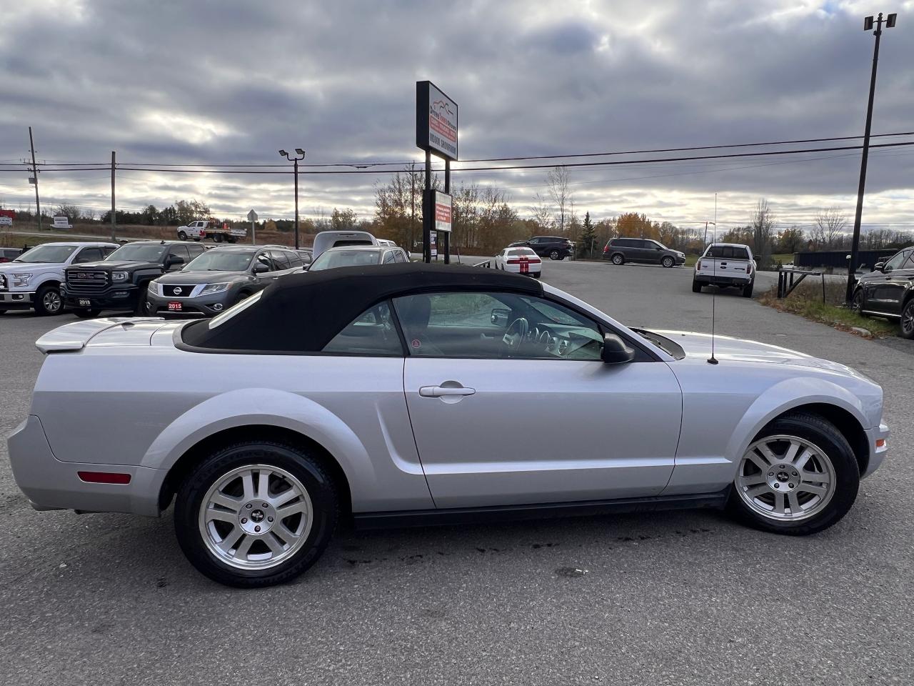 2008 Ford Mustang  Photo2