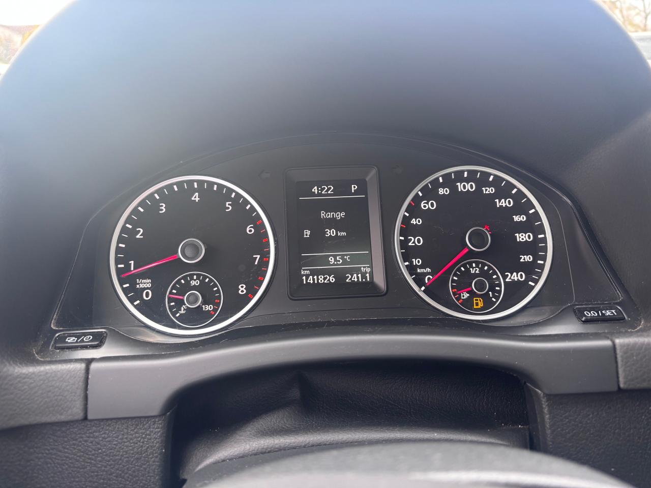 2017 Volkswagen Tiguan AWD PANO ROOF LOW KMS! - Photo #17