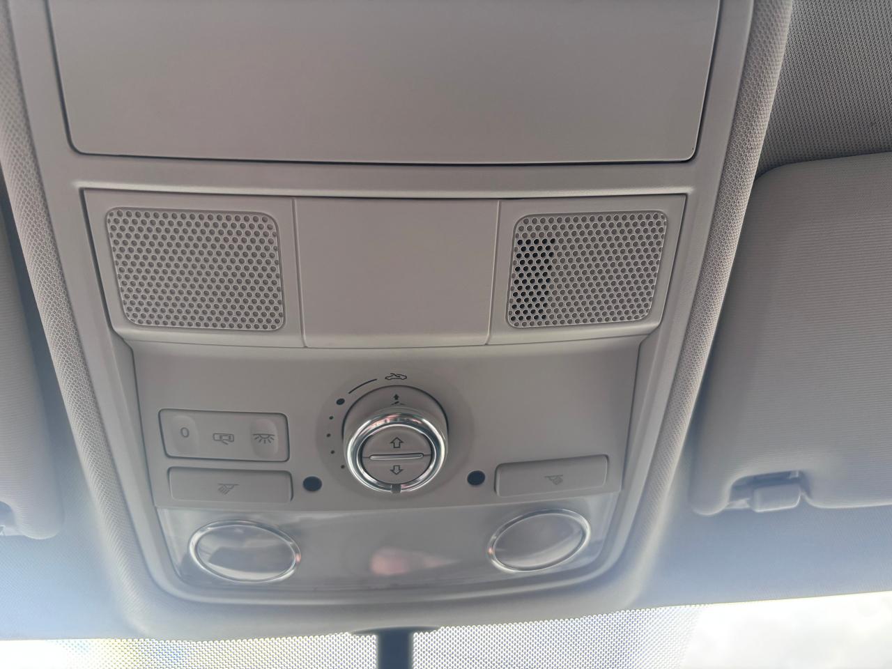 2017 Volkswagen Tiguan AWD PANO ROOF LOW KMS! - Photo #23