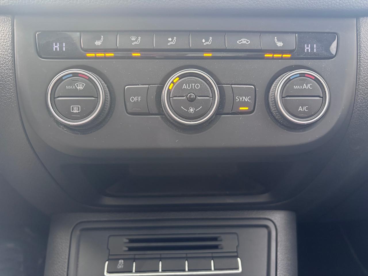 2017 Volkswagen Tiguan AWD PANO ROOF LOW KMS! - Photo #20