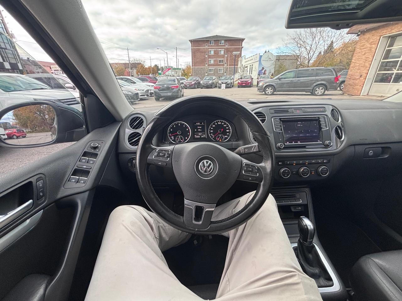 2017 Volkswagen Tiguan AWD PANO ROOF LOW KMS! - Photo #15