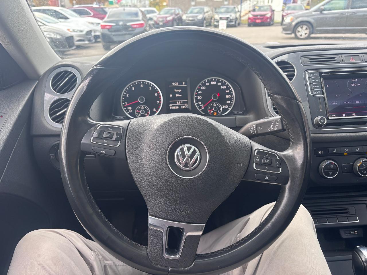 2017 Volkswagen Tiguan AWD PANO ROOF LOW KMS! - Photo #16