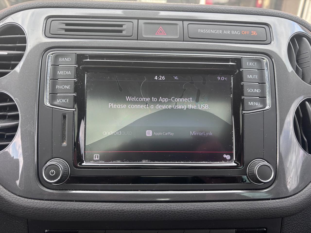 2017 Volkswagen Tiguan AWD PANO ROOF LOW KMS! - Photo #25