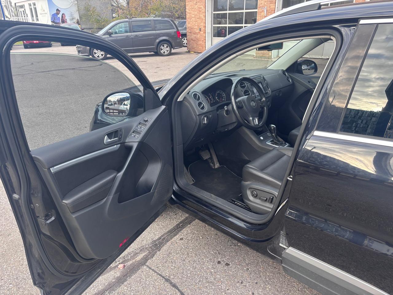 2017 Volkswagen Tiguan AWD PANO ROOF LOW KMS! - Photo #13