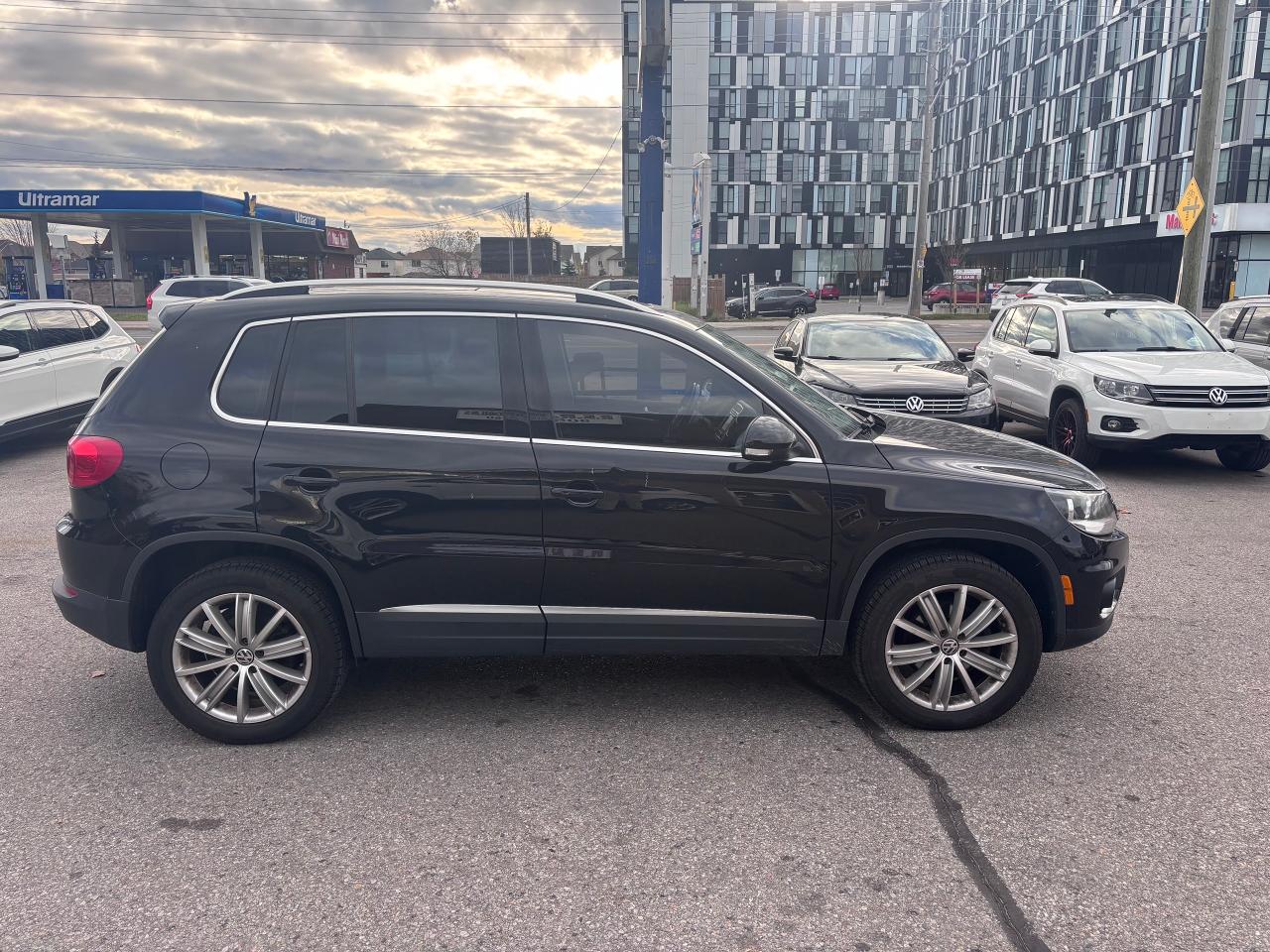 2017 Volkswagen Tiguan AWD PANO ROOF LOW KMS! - Photo #6