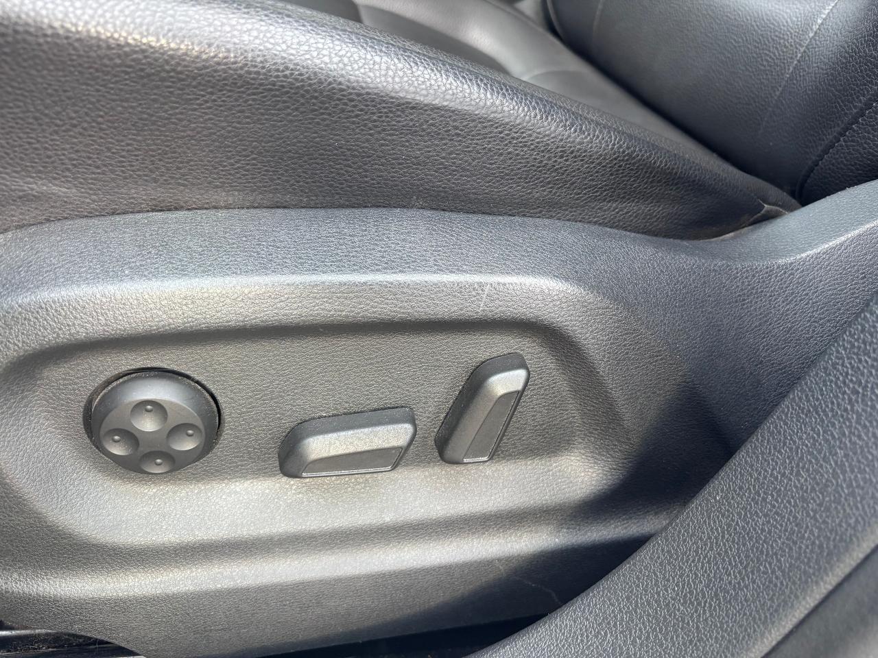 2017 Volkswagen Tiguan AWD PANO ROOF LOW KMS! - Photo #14