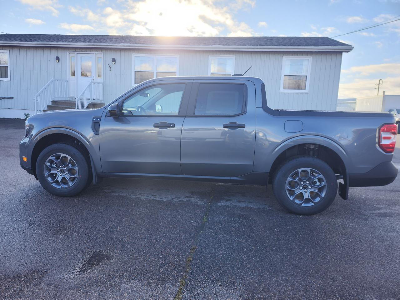 2025 Ford Maverick XLT AWD SuperCrew Photo5