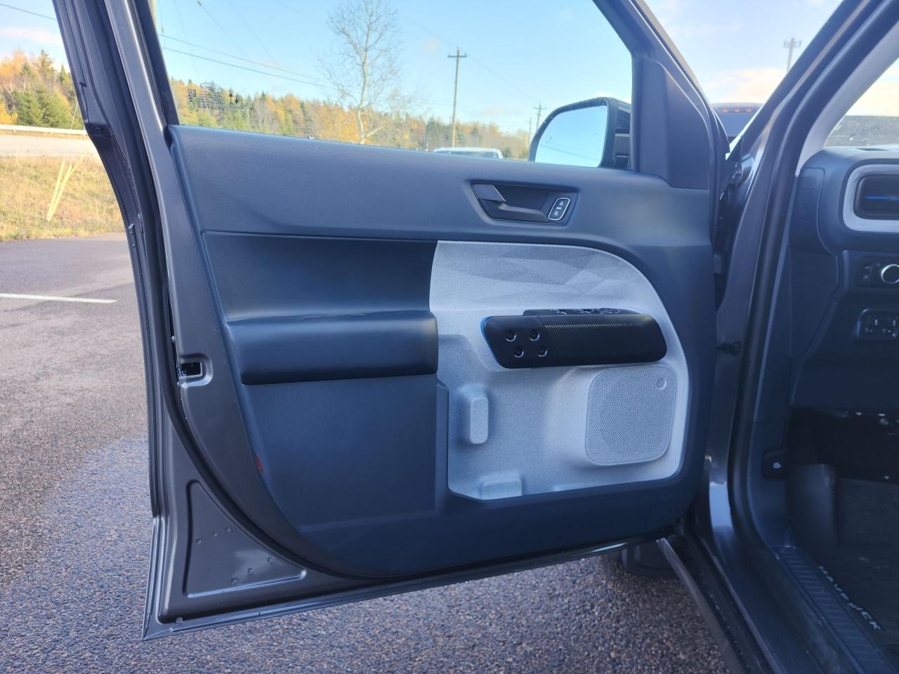 2025 Ford Maverick XLT AWD SuperCrew Photo5