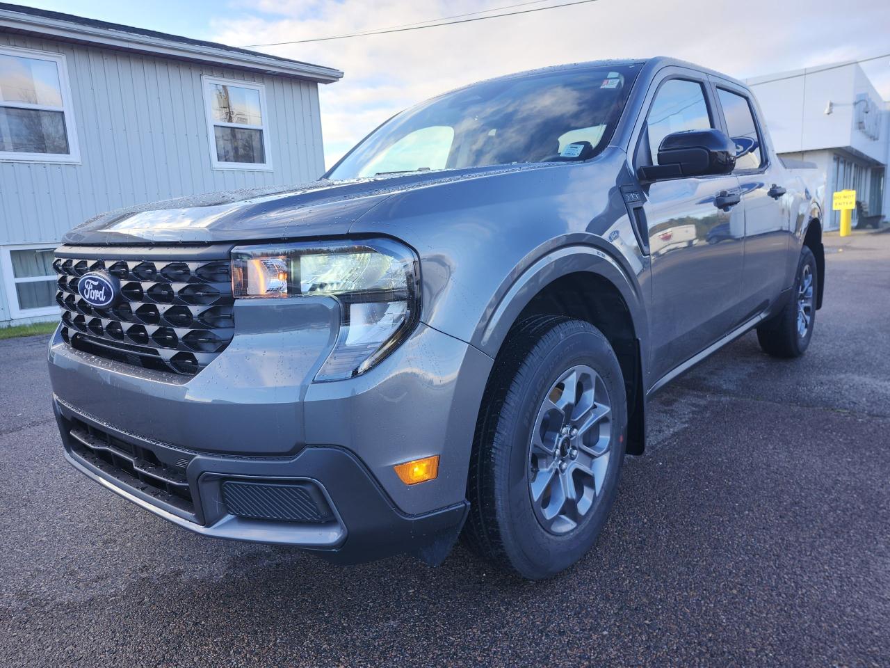 2025 Ford Maverick XLT AWD SuperCrew Photo5