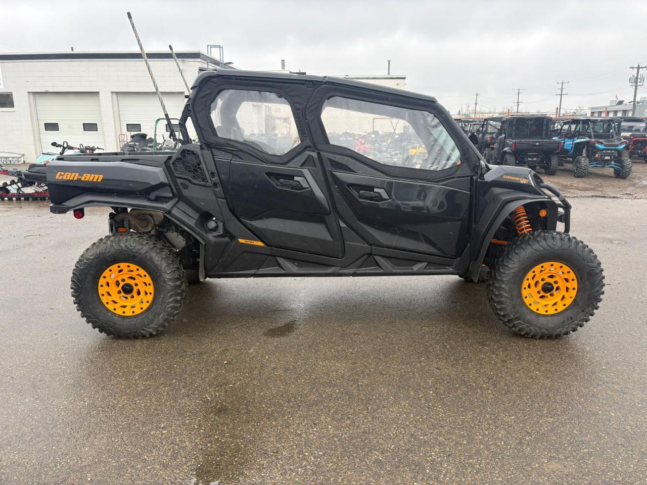 2022 Can-Am Commander MAX XT-P 1000 - Photo #4