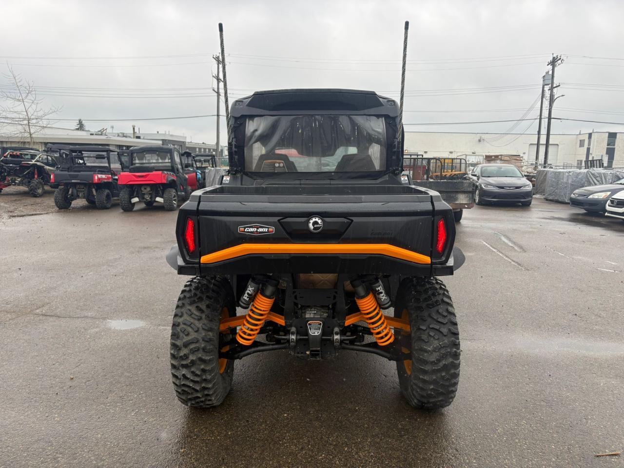 2022 Can-Am Commander MAX XT-P 1000 - Photo #6