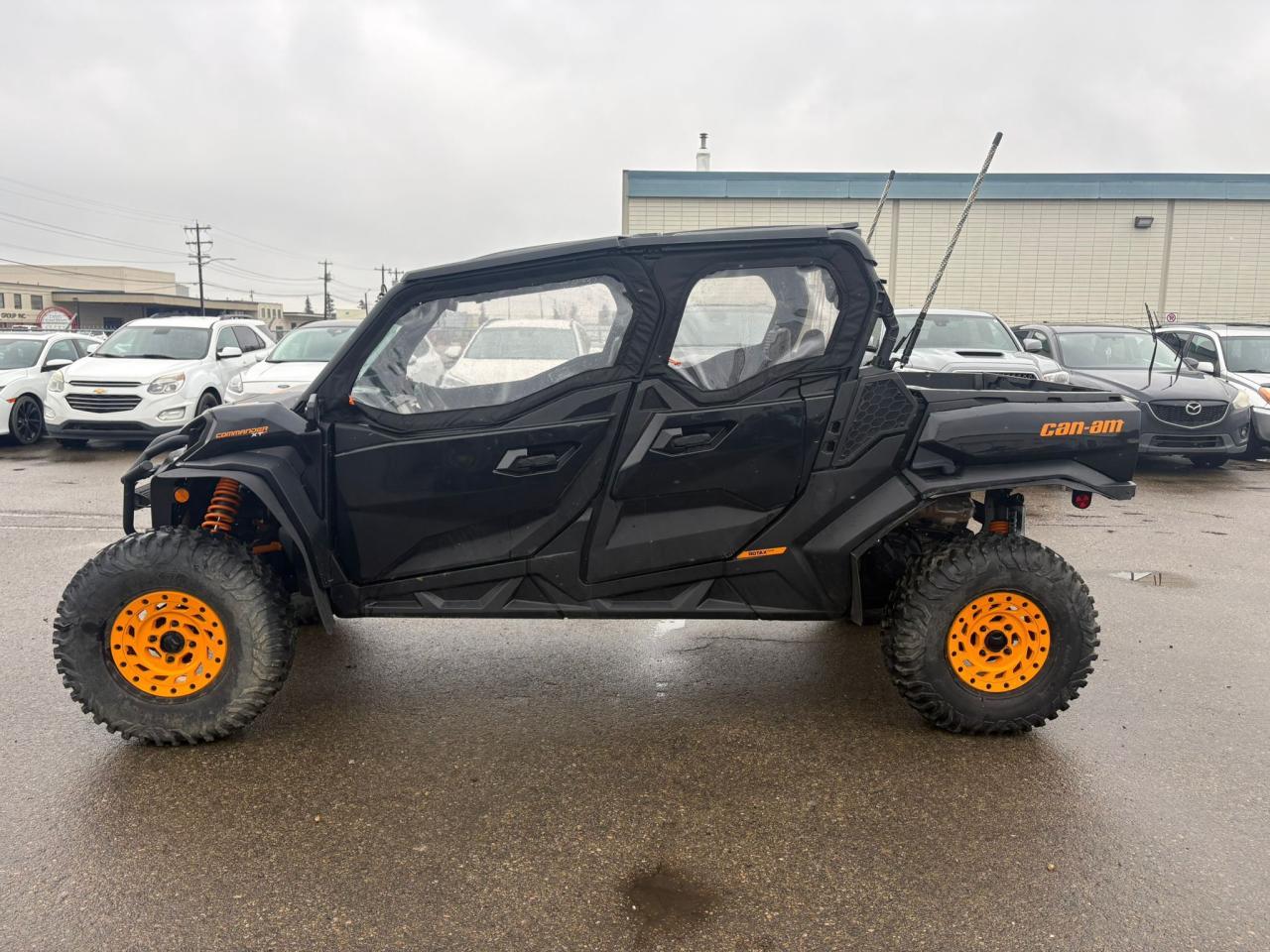 2022 Can-Am Commander MAX XT-P 1000 - Photo #8
