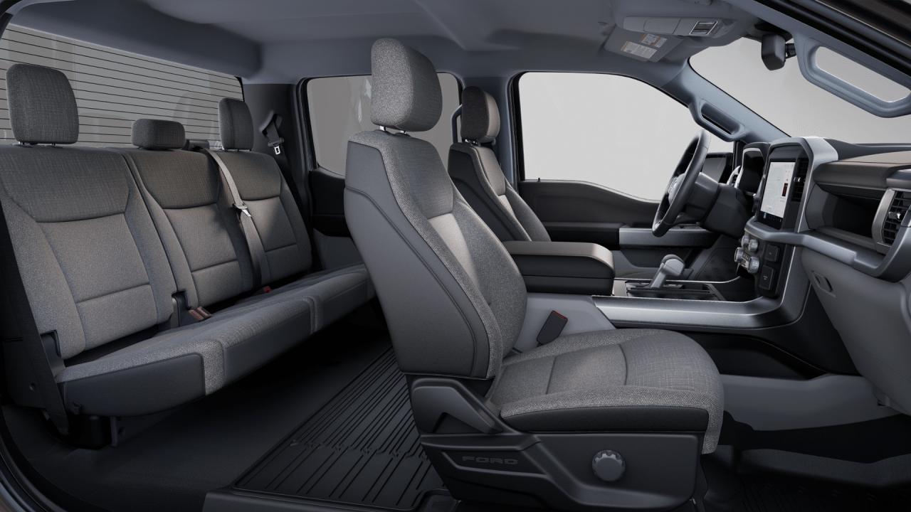 2025 Ford F-150 Lightning XLT 4WD SuperCrew 5.5' Box Photo5