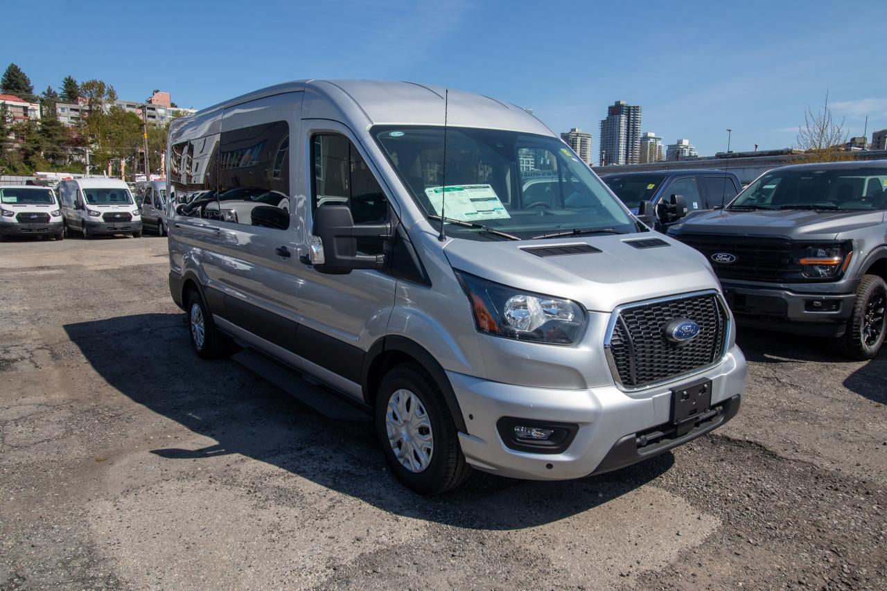 2024 Ford Transit Passenger Wagon T-350 148" MED ROOF XLT RWD Photo3