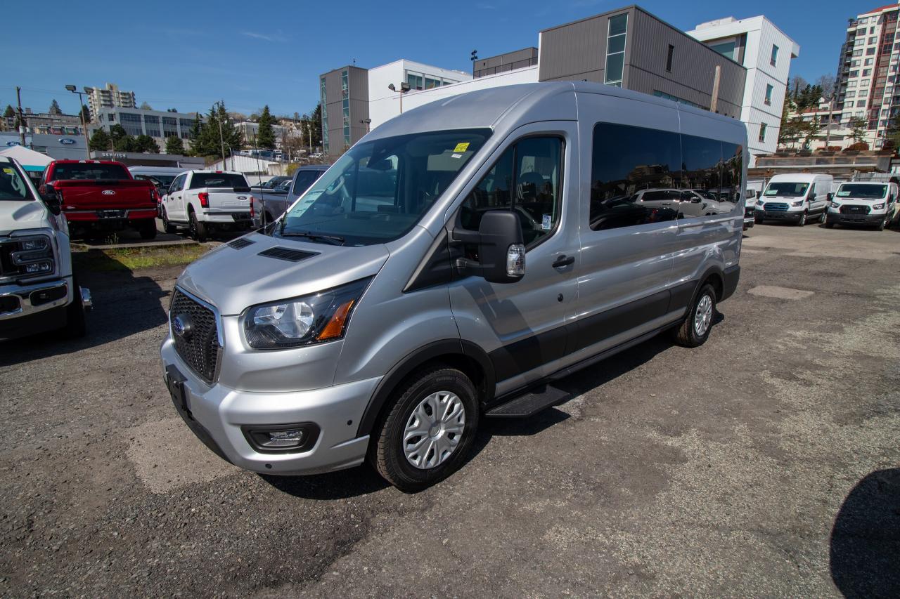 2024 Ford Transit Passenger Wagon T-350 148" MED ROOF XLT RWD Photo1