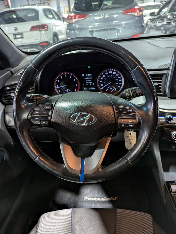2019 Hyundai Veloster 2.0 GL Auto Photo
