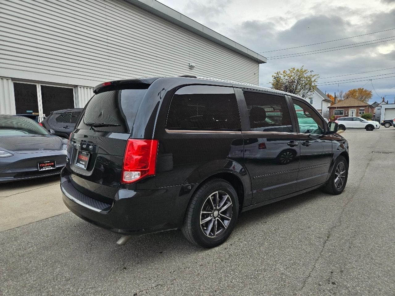 2016 Dodge Grand Caravan SXT PREMIUM PLUS-STOW & GO-POWER SLIDING DOOR Photo