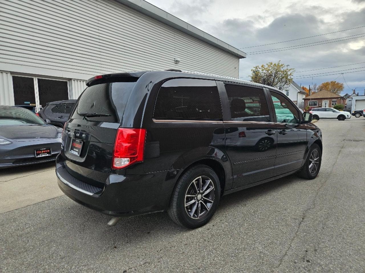 2016 Dodge Grand Caravan SXT PREMIUM PLUS-STOW & GO-POWER SLIDING DOOR Photo4