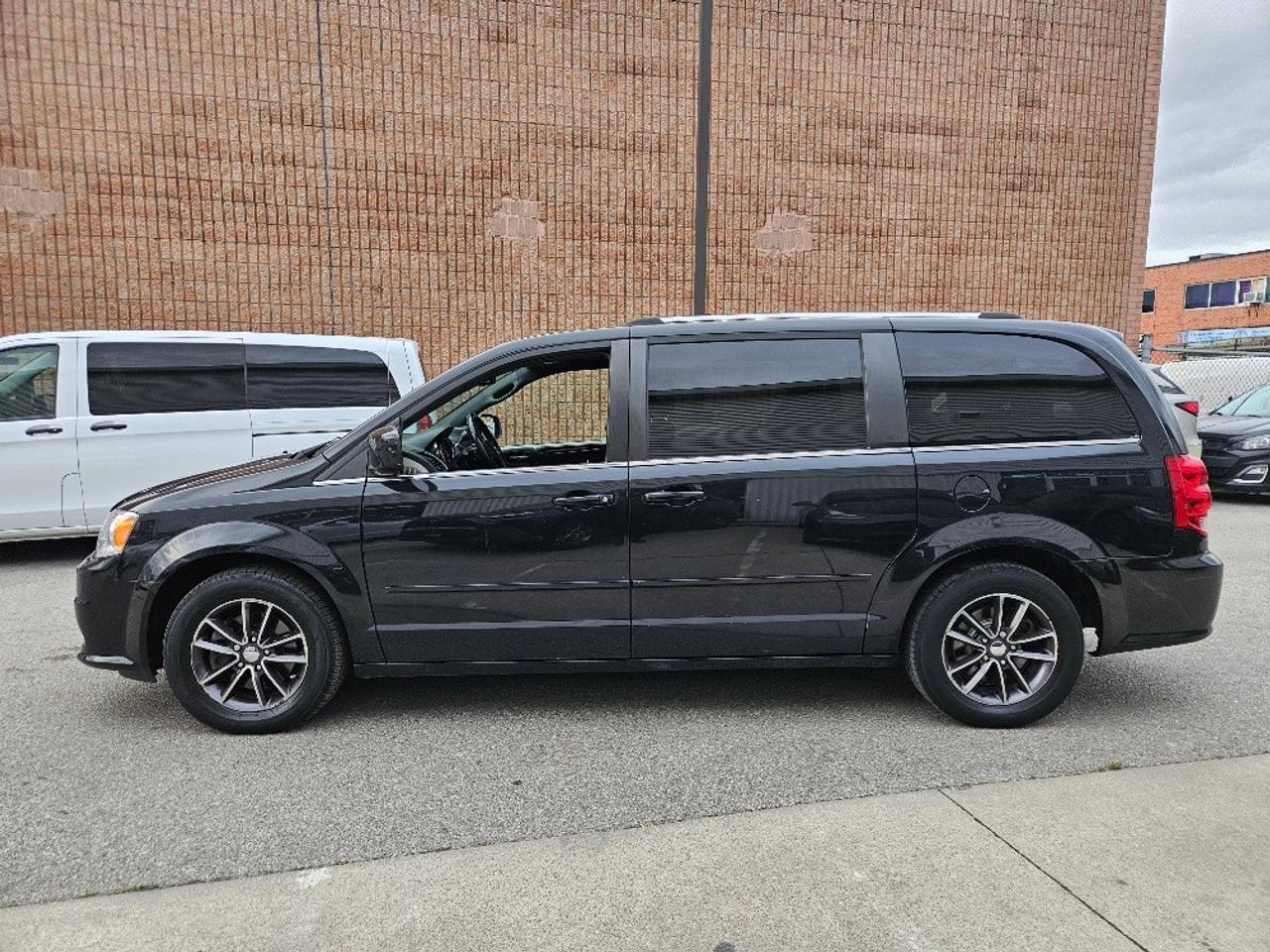 2016 Dodge Grand Caravan SXT PREMIUM PLUS-STOW & GO-POWER SLIDING DOOR Photo