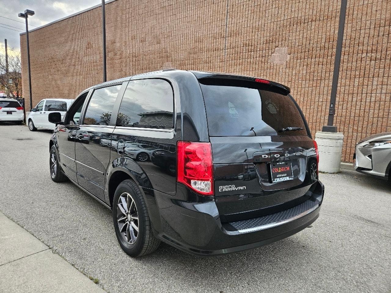 2016 Dodge Grand Caravan SXT PREMIUM PLUS-STOW & GO-POWER SLIDING DOOR Photo
