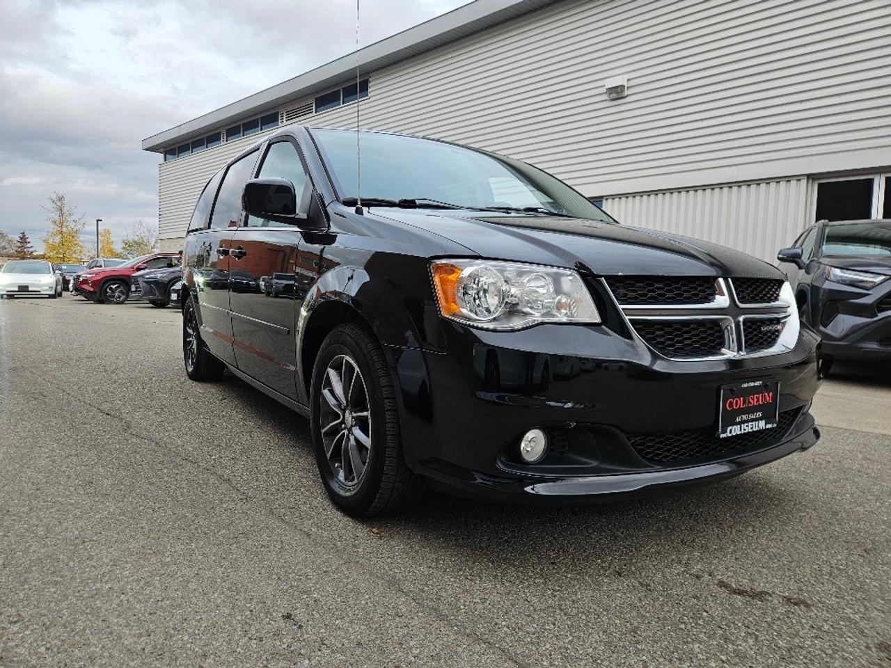 2016 Dodge Grand Caravan SXT PREMIUM PLUS-STOW & GO-POWER SLIDING DOOR Photo