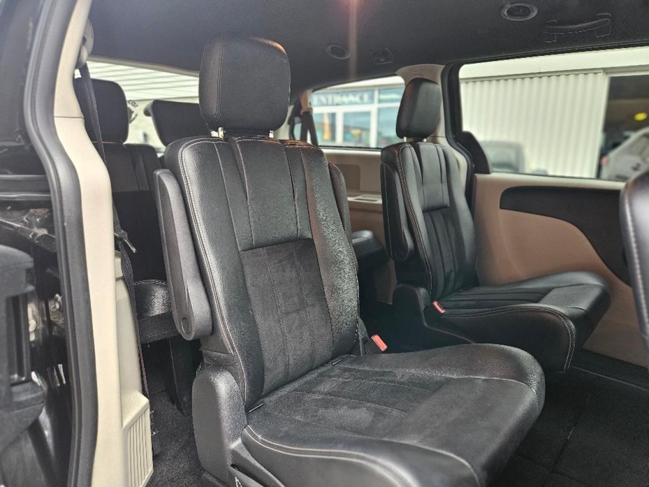 2016 Dodge Grand Caravan SXT PREMIUM PLUS-STOW & GO-POWER SLIDING DOOR Photo