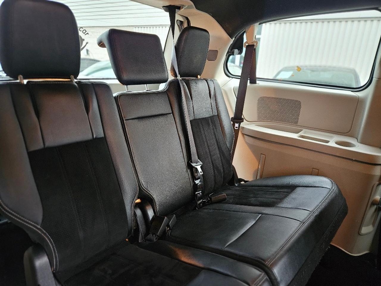 2016 Dodge Grand Caravan SXT PREMIUM PLUS-STOW & GO-POWER SLIDING DOOR Photo