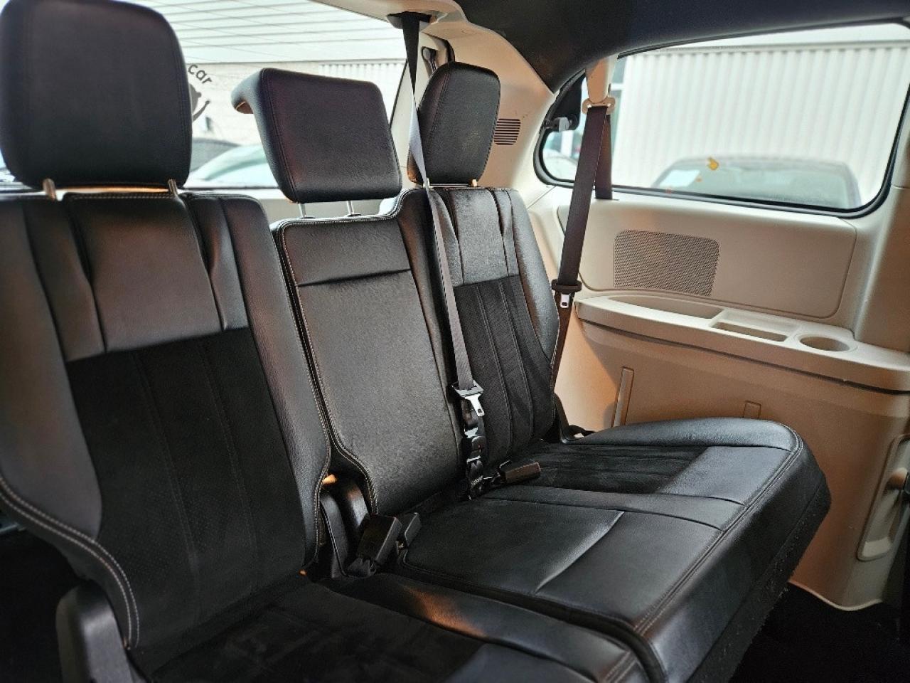 2016 Dodge Grand Caravan SXT PREMIUM PLUS-STOW & GO-POWER SLIDING DOOR Photo