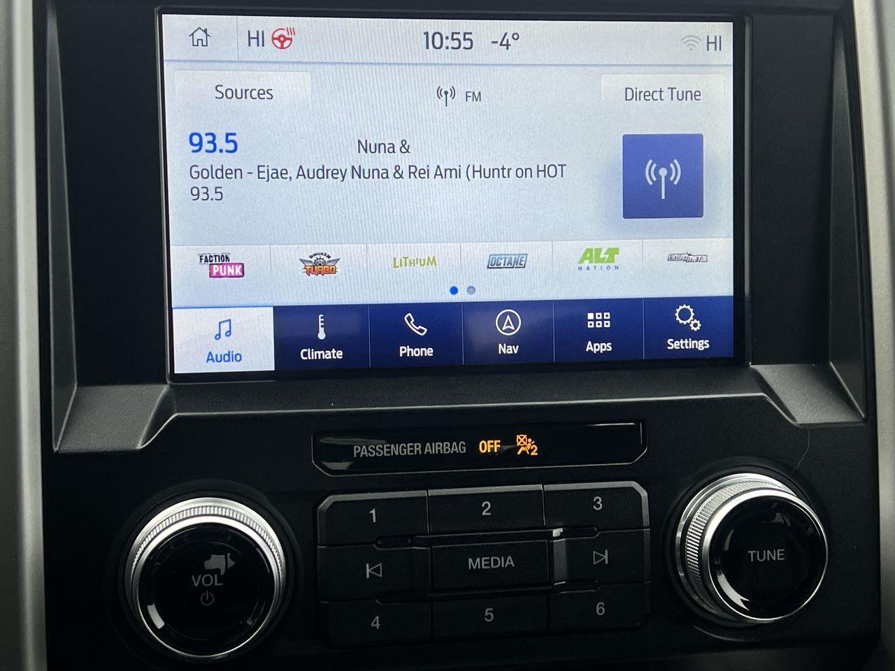 2019 Ford F-150 Lariat 4X4, MOONROOF, HEATED LEATHER SEATS, HEATED STEERING WHEEL, POWER TRUNKGATE, NAV, BACK UP CAM!! Photo