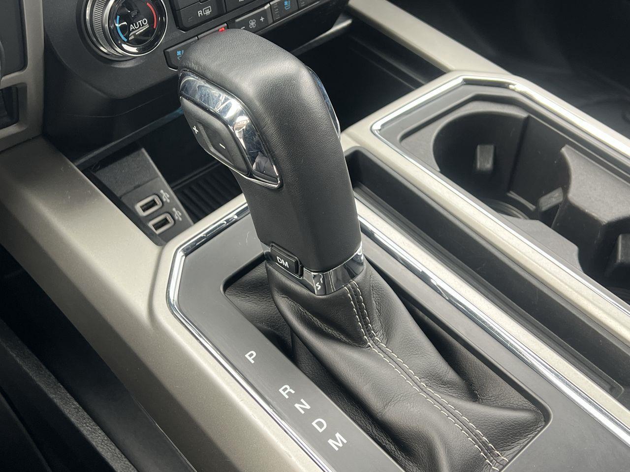 2019 Ford F-150 Lariat 4X4, MOONROOF, HEATED LEATHER SEATS, HEATED STEERING WHEEL, POWER TRUNKGATE, NAV, BACK UP CAM!! Photo