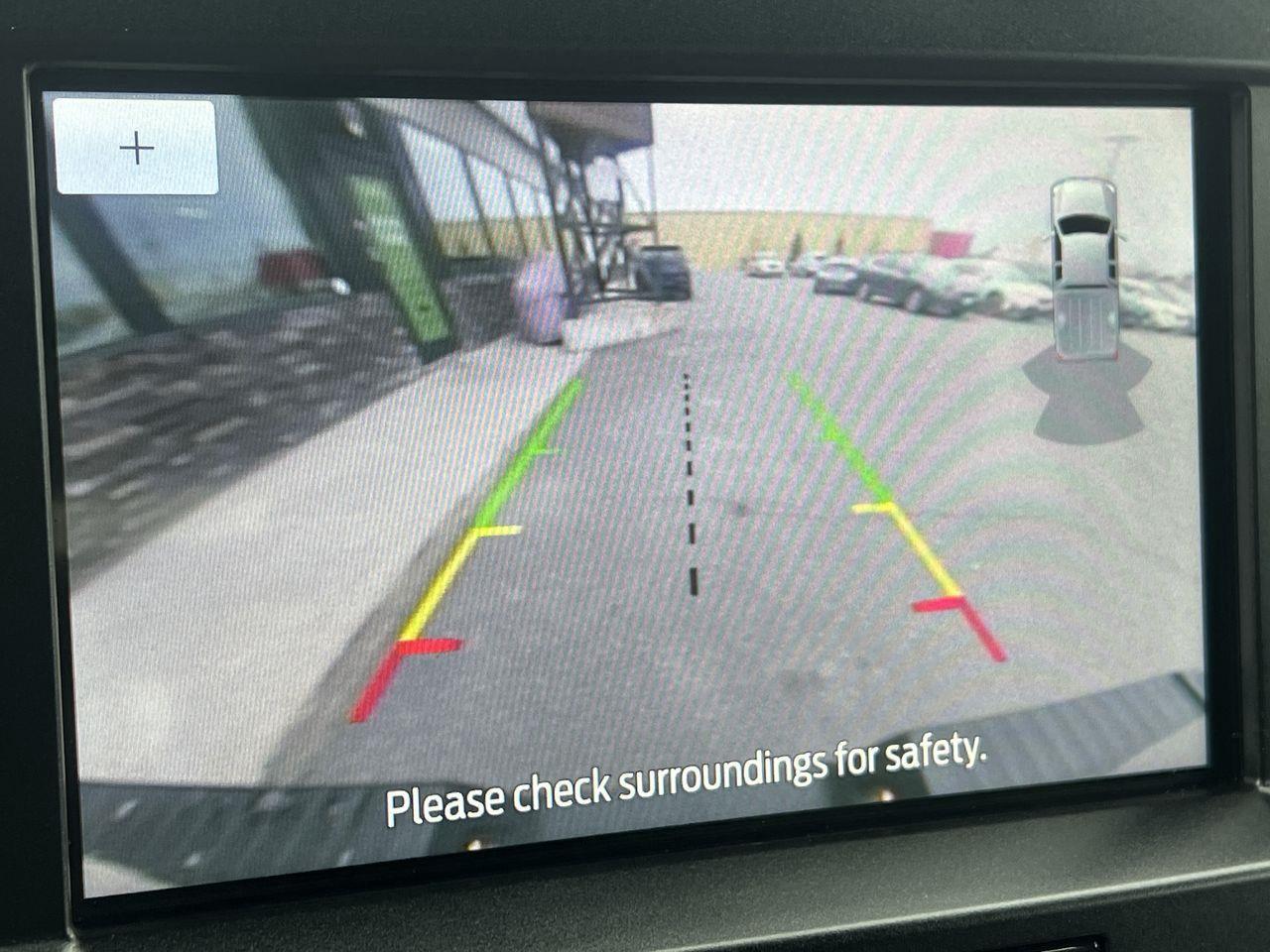 2019 Ford F-150 Lariat 4X4, MOONROOF, HEATED LEATHER SEATS, HEATED STEERING WHEEL, POWER TRUNKGATE, NAV, BACK UP CAM!! Photo