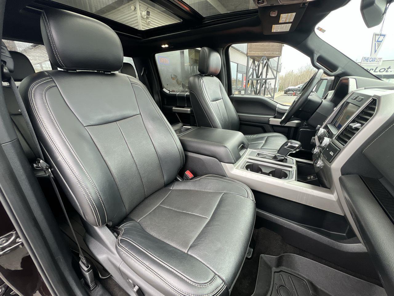 2019 Ford F-150 Lariat 4X4, MOONROOF, HEATED LEATHER SEATS, HEATED STEERING WHEEL, POWER TRUNKGATE, NAV, BACK UP CAM!! Photo