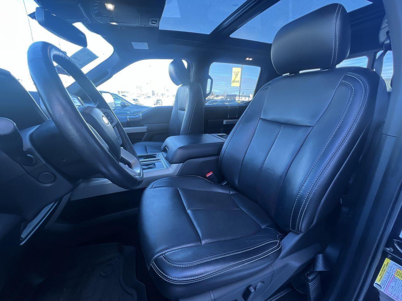 2019 Ford F-150 Lariat 4X4, MOONROOF, HEATED LEATHER SEATS, HEATED STEERING WHEEL, POWER TRUNKGATE, NAV, BACK UP CAM!! Photo