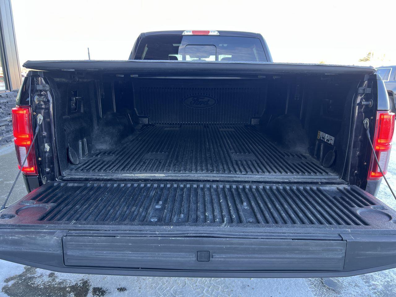 2019 Ford F-150 Lariat 4X4, MOONROOF, HEATED LEATHER SEATS, HEATED STEERING WHEEL, POWER TRUNKGATE, NAV, BACK UP CAM!! Photo