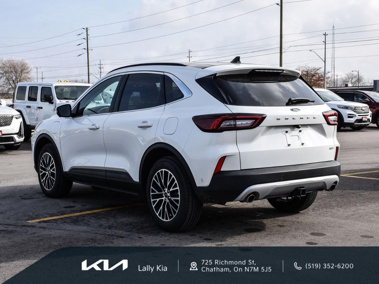 2024 Ford Escape PHEV New Arrival | Prem. Package | Trailer Tow Package | Clean CarFax | Low KMs Photo3