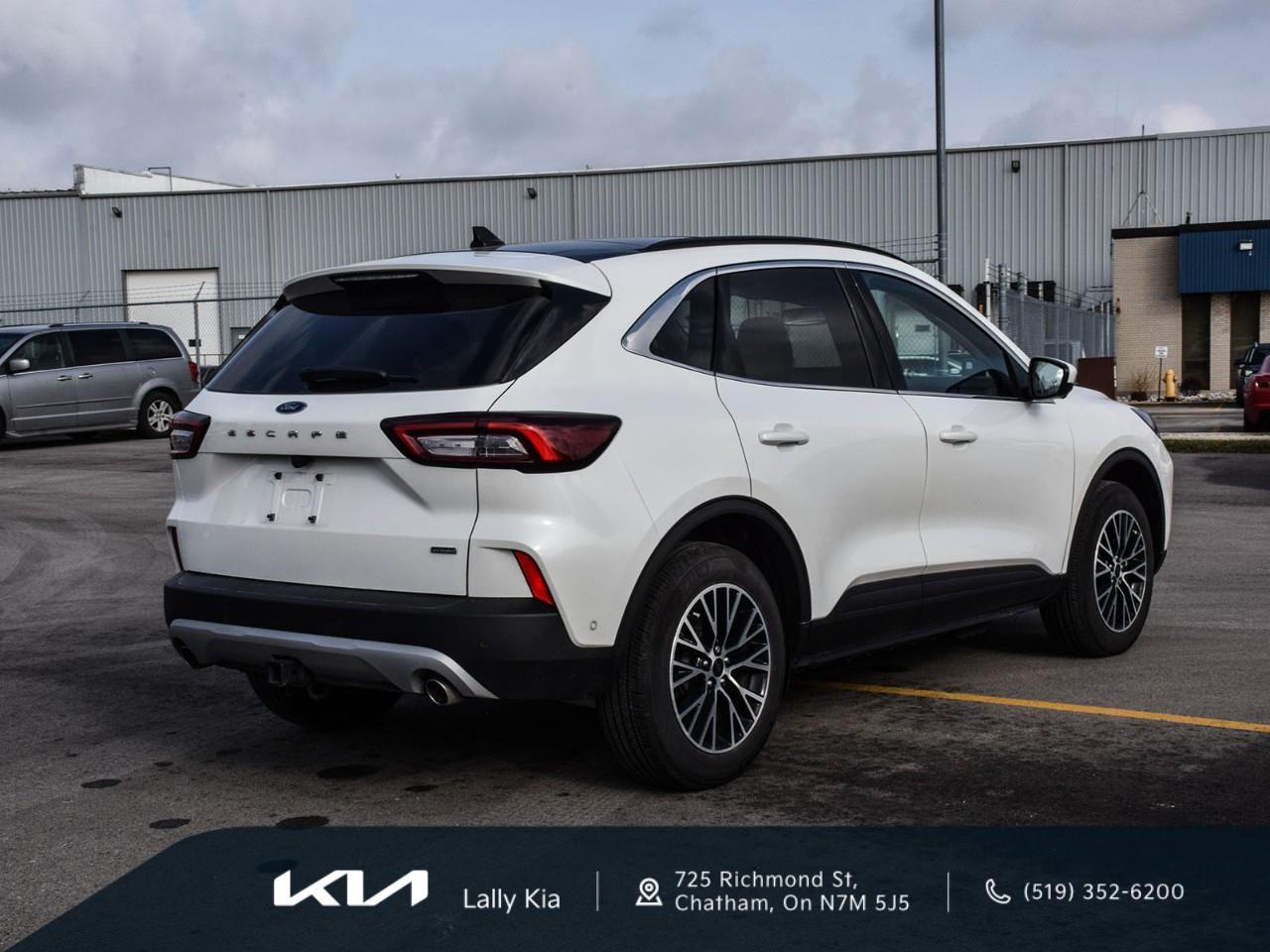 2024 Ford Escape PHEV New Arrival | Prem. Package | Trailer Tow Package | Clean CarFax | Low KMs Photo