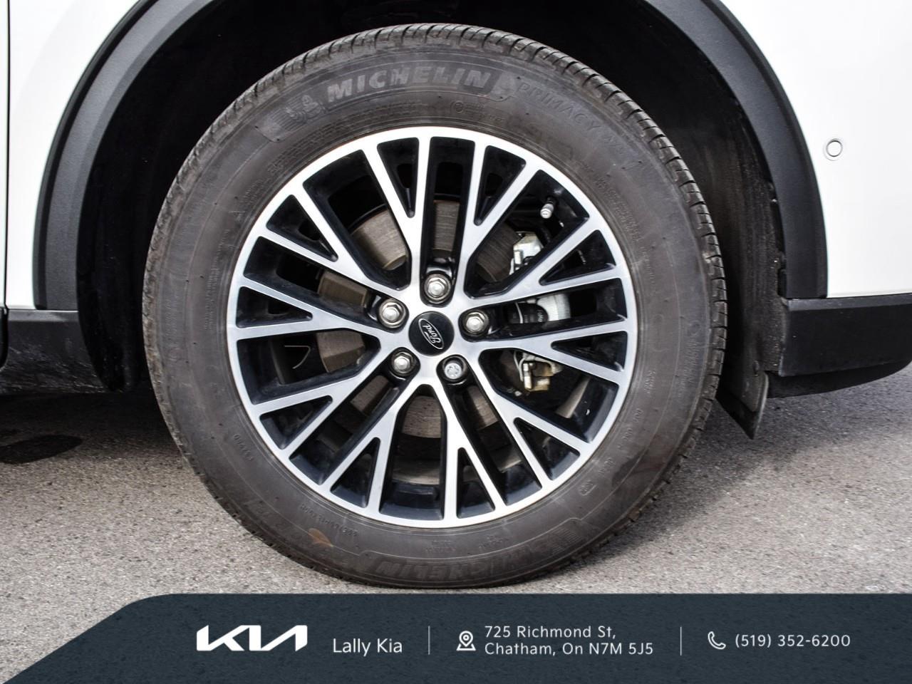 2024 Ford Escape PHEV New Arrival | Prem. Package | Trailer Tow Package | Clean CarFax | Low KMs Photo