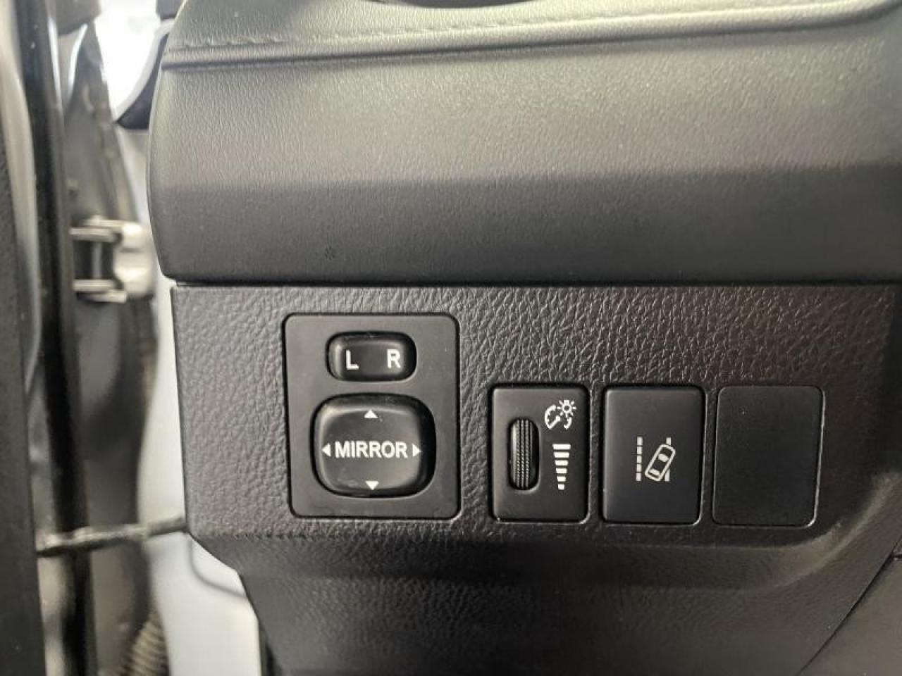 2018 Toyota RAV4 LE - BLUETOOTH - BACKUP CAMERA - KEYLESS ENTRY Photo