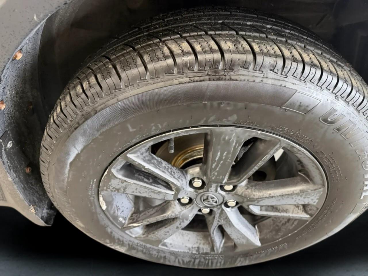 2018 Toyota RAV4 LE - BLUETOOTH - BACKUP CAMERA - KEYLESS ENTRY Photo