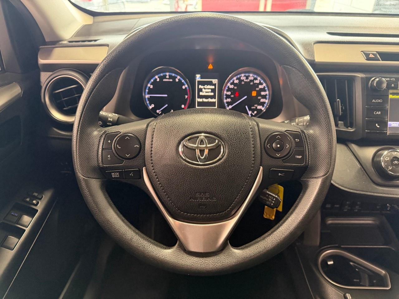 2018 Toyota RAV4 LE - BLUETOOTH - BACKUP CAMERA - KEYLESS ENTRY Photo