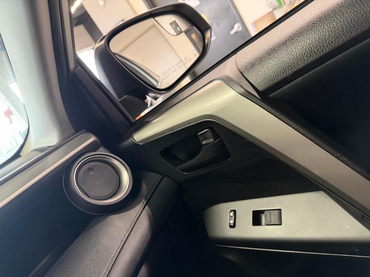 2018 Toyota RAV4 LE - BLUETOOTH - BACKUP CAMERA - KEYLESS ENTRY Photo