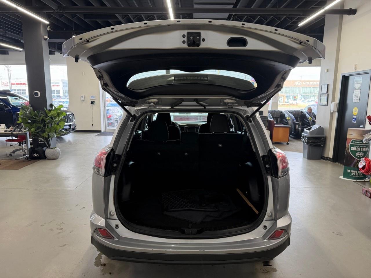 2018 Toyota RAV4 LE - BLUETOOTH - BACKUP CAMERA - KEYLESS ENTRY Photo