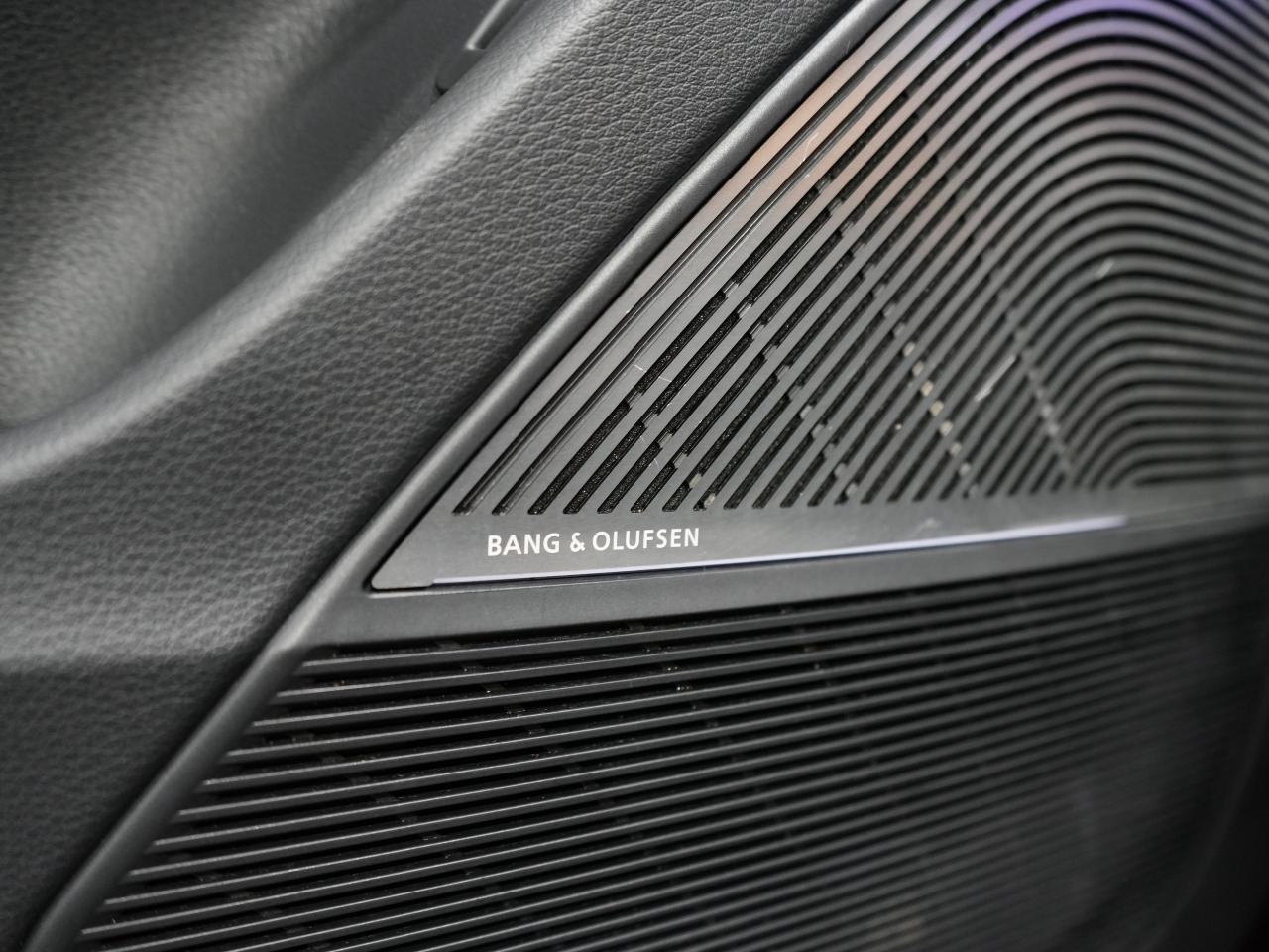 2023 Audi RS 4 Q8 PANO/360 CAM/B&O/HUD/23 IN RIM/NO ACCIDENT/1OWNER Photo