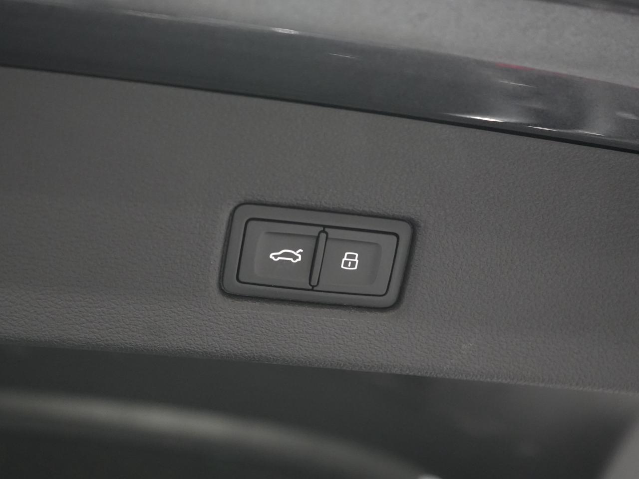 2022 Audi RS 7 ROOF/HUD/B&O/22 IN RIM/360 CAM/DRIVE ASSIST/1OWNER Photo