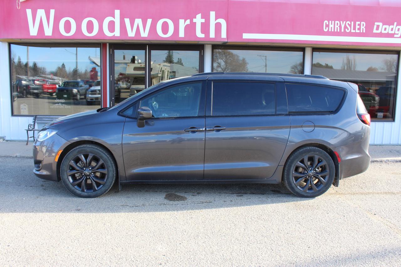 Used 2020 Chrysler Pacifica Touring-L for sale in Kenton, MB