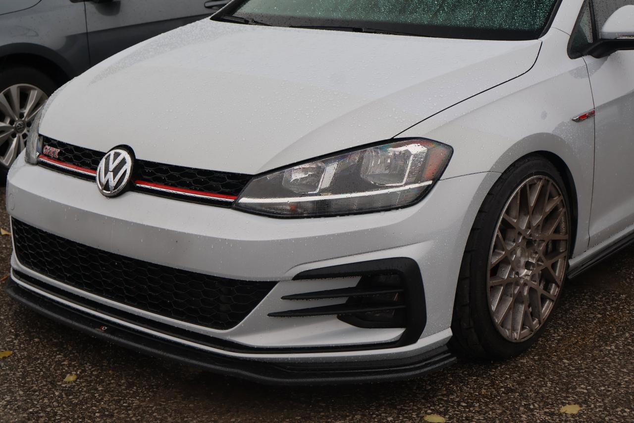 2019 Volkswagen Golf GTI Photo3