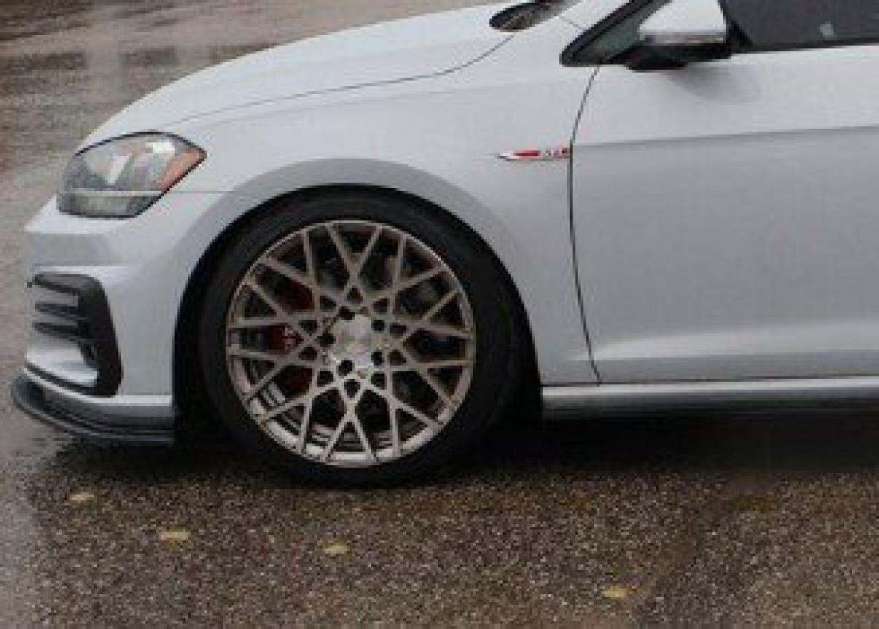 2019 Volkswagen Golf GTI Photo