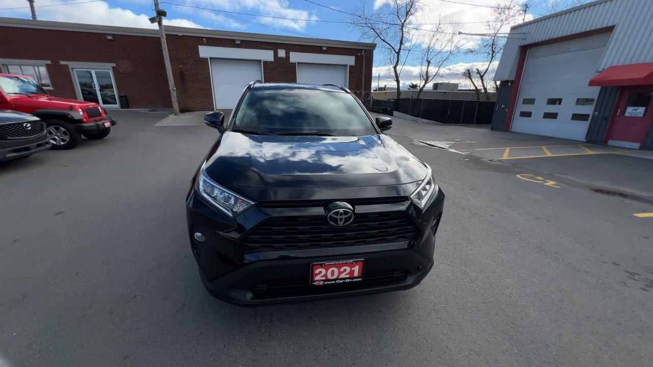 2021 Toyota RAV4 XLE PREMIUM AWD | HTD LEATHER | SUNROOF | CARPLAY Photo2